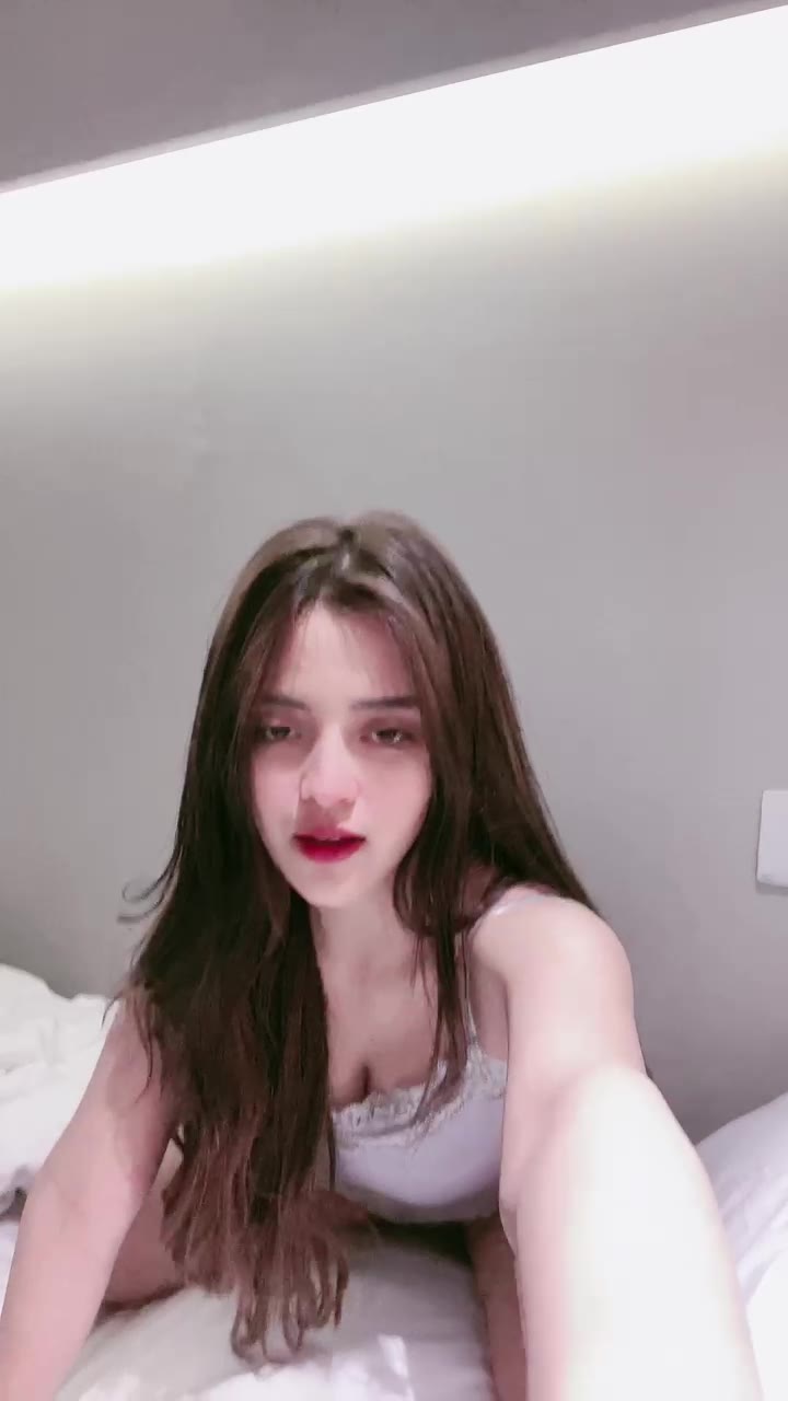 Hella Ayang Cantik Gigit Bibir Ebot Santuy ID 30012292 Mango